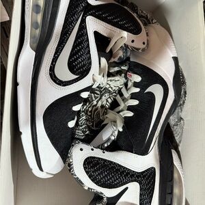Nike Black and White Athletic Shoes